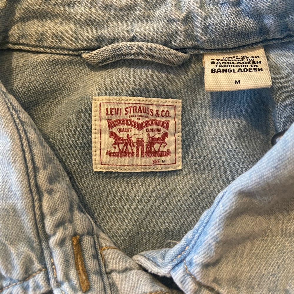 Levi’s light wash denim shirt